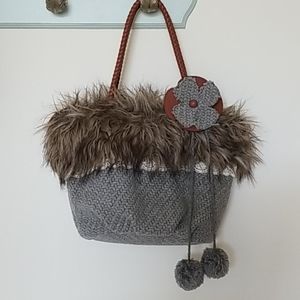 Cute knit grey shoulder bag with faux fur & detachable pom pom